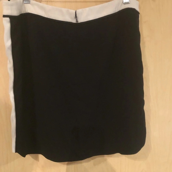 Babaton Skirt  Size 10 - Picture 6 of 6